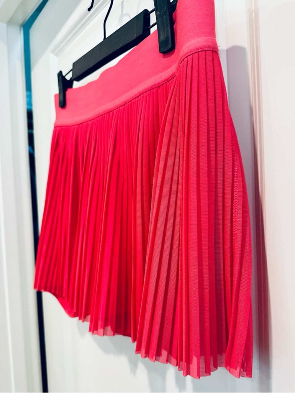lululemon athletica Hot Pink Pleated Mini Skirt - Picture 4 of 7